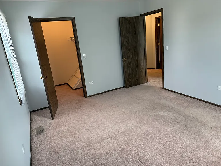 1070 Glouchester Hbr — Photo 11