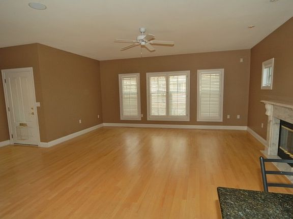 2nd image of 225 W Vine St