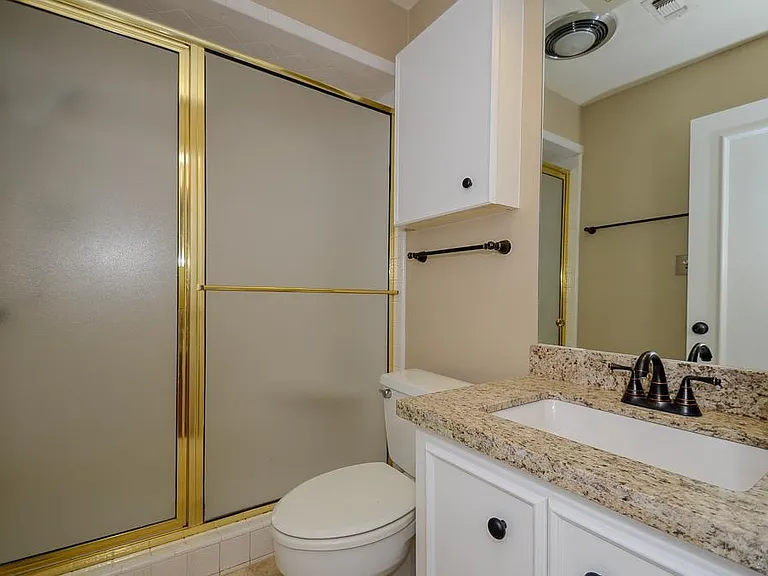 573 N Post Oak Ln — Photo 29