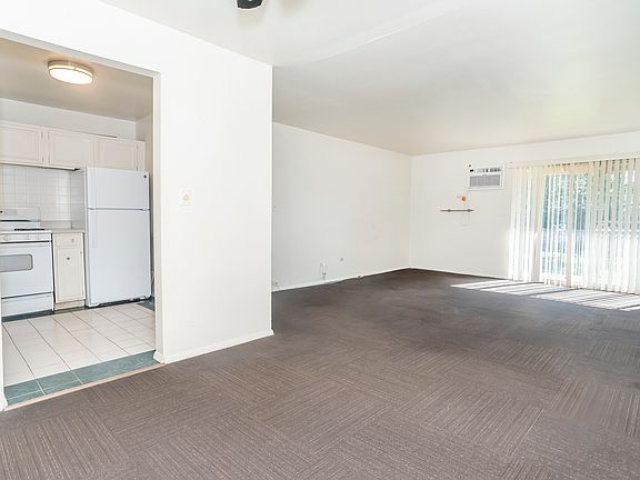 5th image of 9S025 Lake Dr APT 10-208