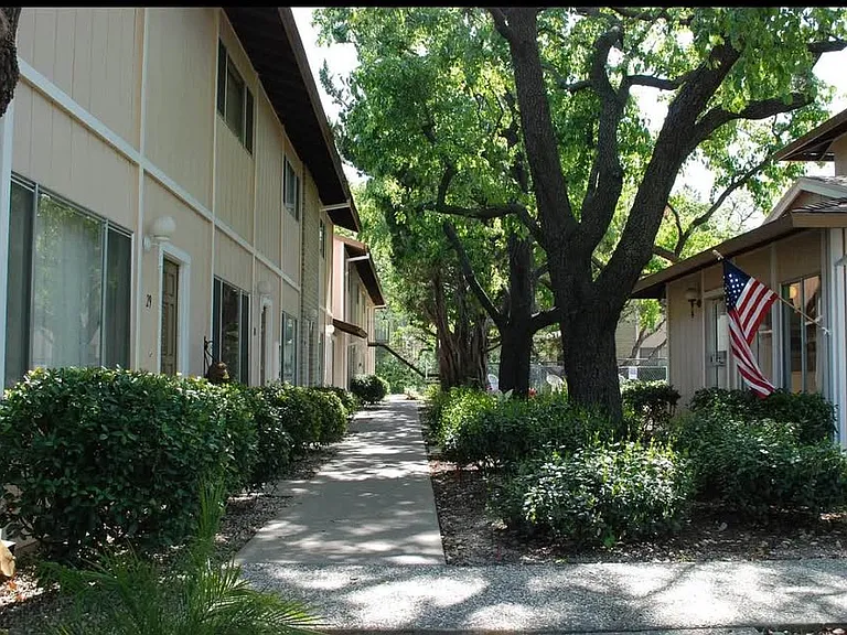 Montecito Apartments — Photo 5