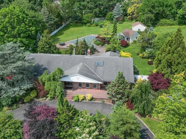 33 Lucille Lane, Dix Hills, NY 11746