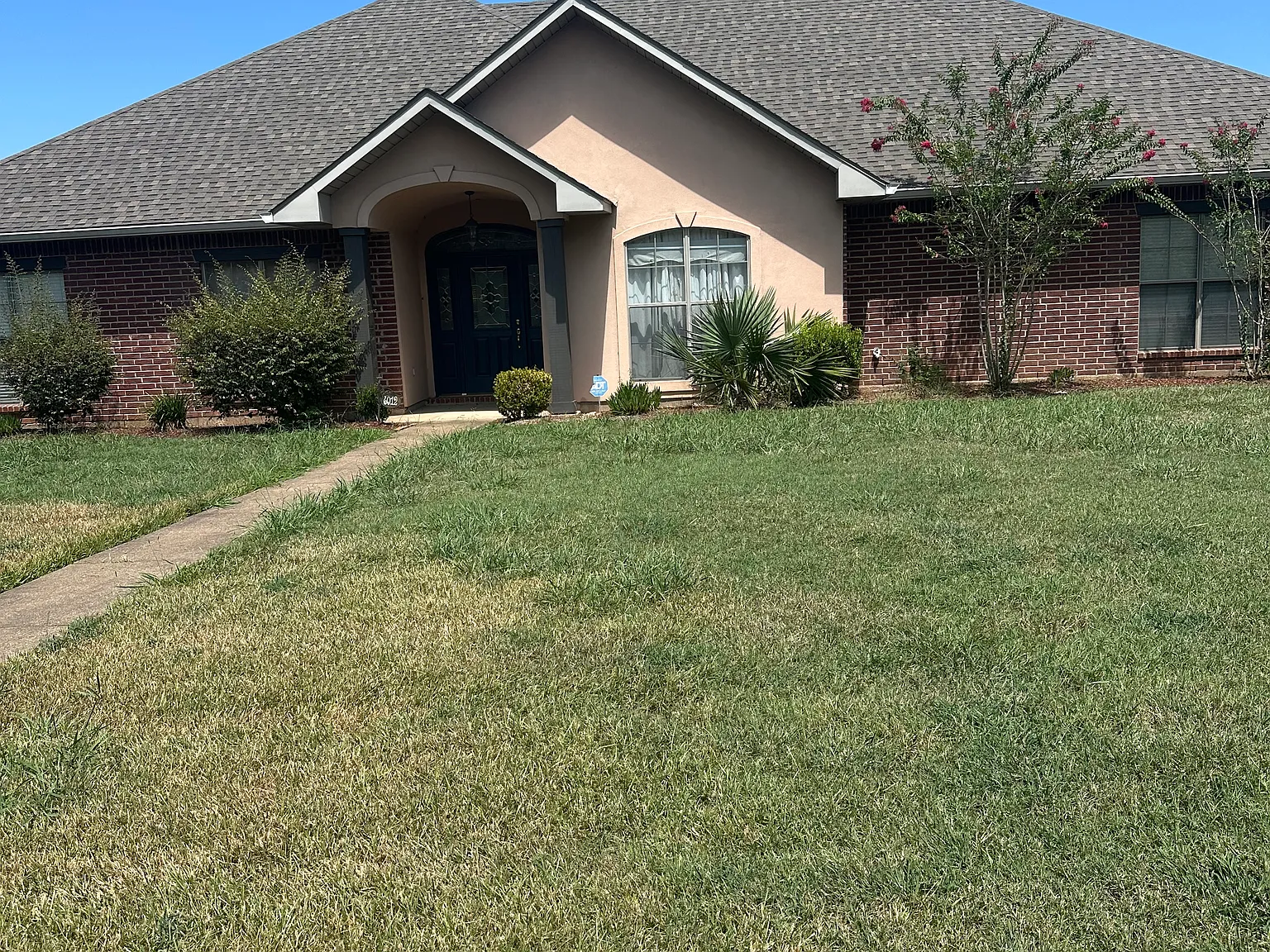 4 bed, 2016 sqft, $2,500 — Photo 1