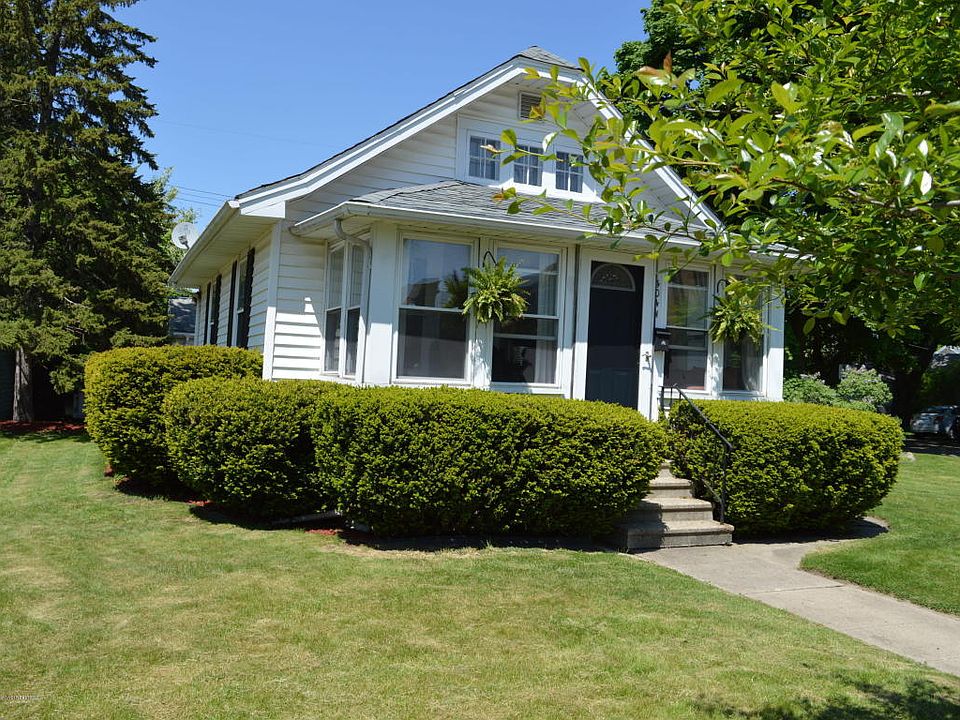 1st image of 404 W Greenlawn Ave