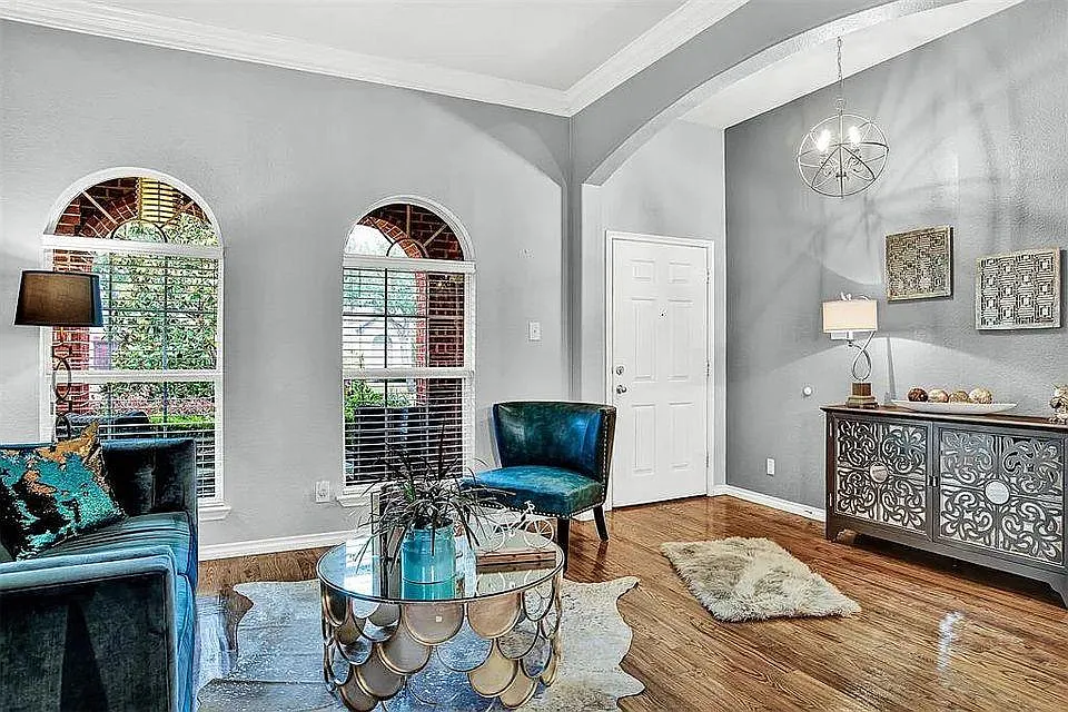 4 bed, 2223 sqft, $2,700 — Photo 3