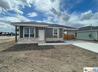1067 Pine St, Seguin, TX 78155