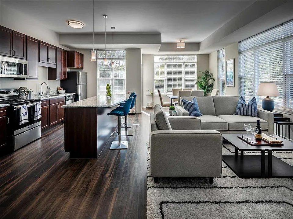 Oaks of Shorewood Apartments