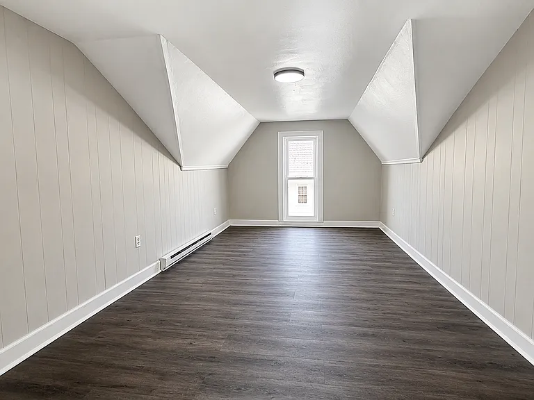100 E Market St #1 — Photo 8