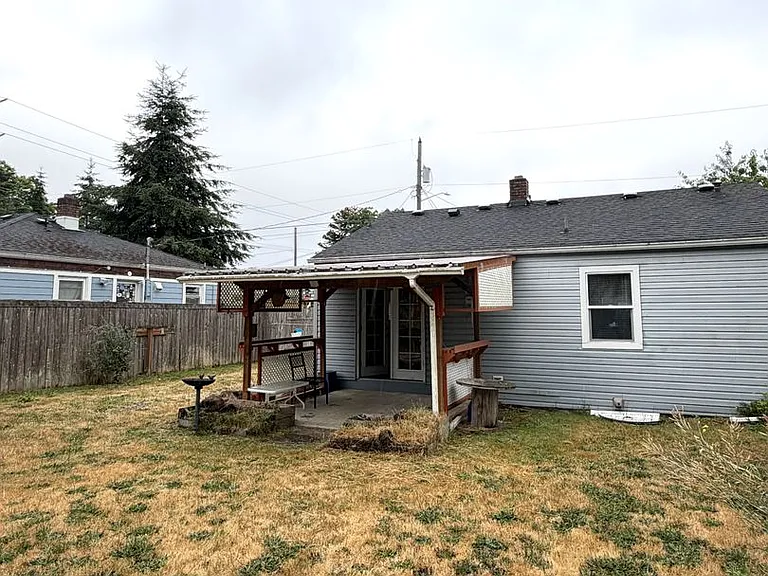 1043 S Oxford St — Photo 16