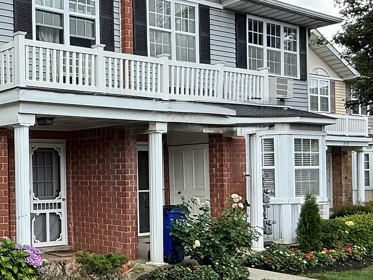 Country Pointe Cir — Photo 1