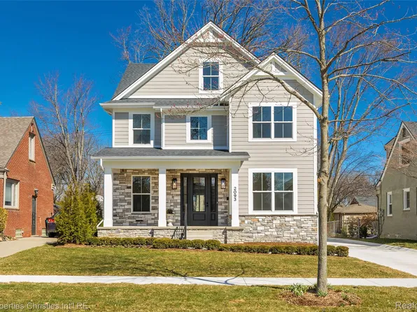 2093 Pembroke Rd, Birmingham, MI 48009