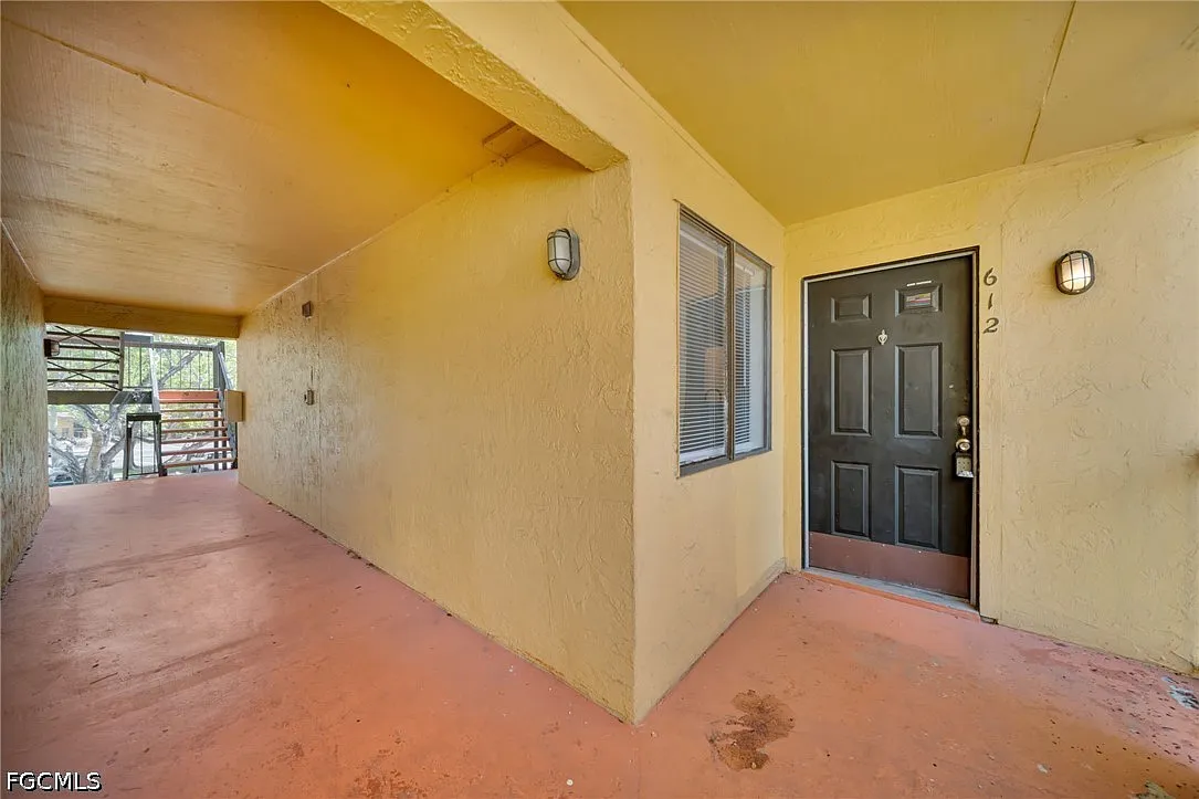 2 bed, 2.0 bath, 883 sqft, $1,200 — Photo 2