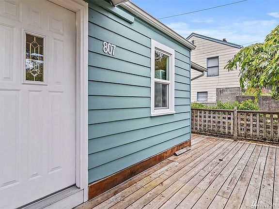 3rd image of 807 Merrill Pl W