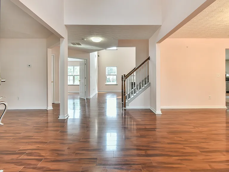 778 Roxholly Ln — Photo 4