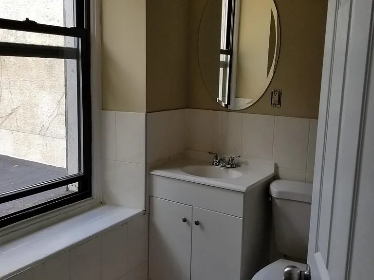 1431 W Tioga St #3 — Photo 9