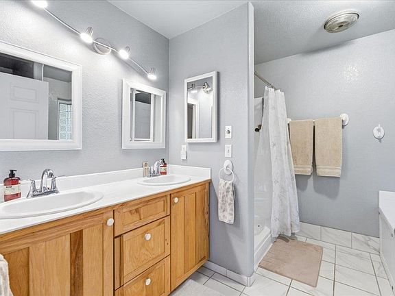 5th image of 833 Remour Ln