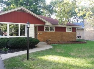 620 Iroquois Dr, Aurora, IL 60506