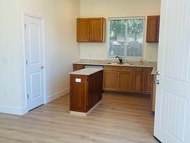 741 Walnut Ln #100 — Photo 4