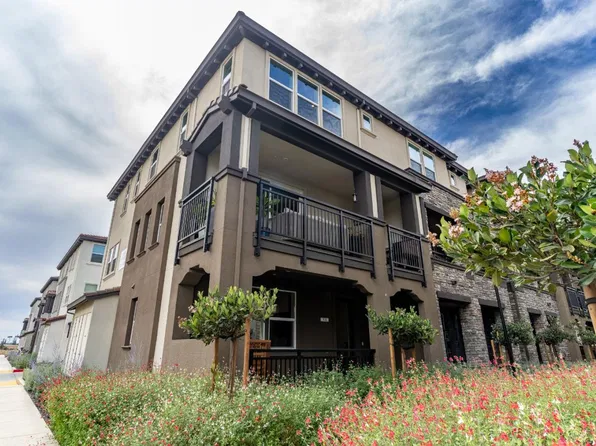 935 Loyola Ln, Morgan Hill, CA 95037
