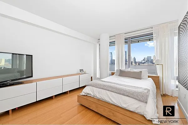 Sold by R New York | media 6