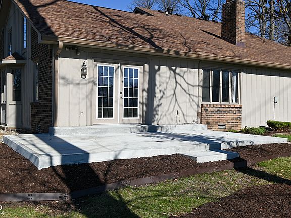 3rd image of 537 Wayside Ct