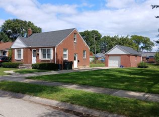 27820 Grant St, Saint Clair Shores, MI 48081