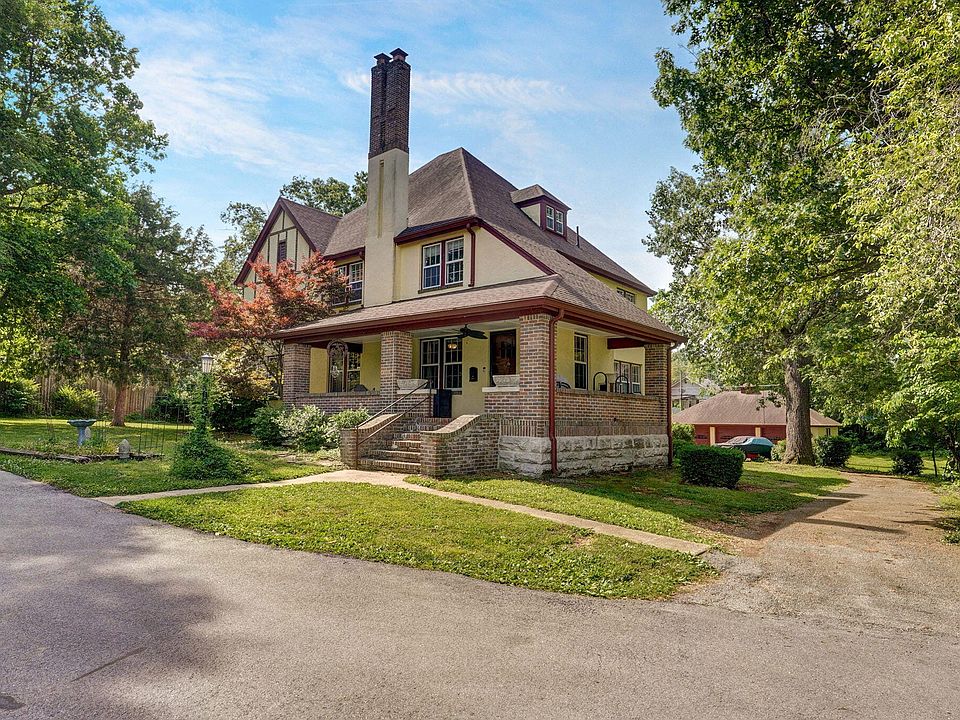 519 E South St-70