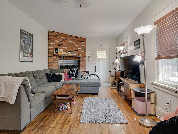 3rd image of 209 S McClun St