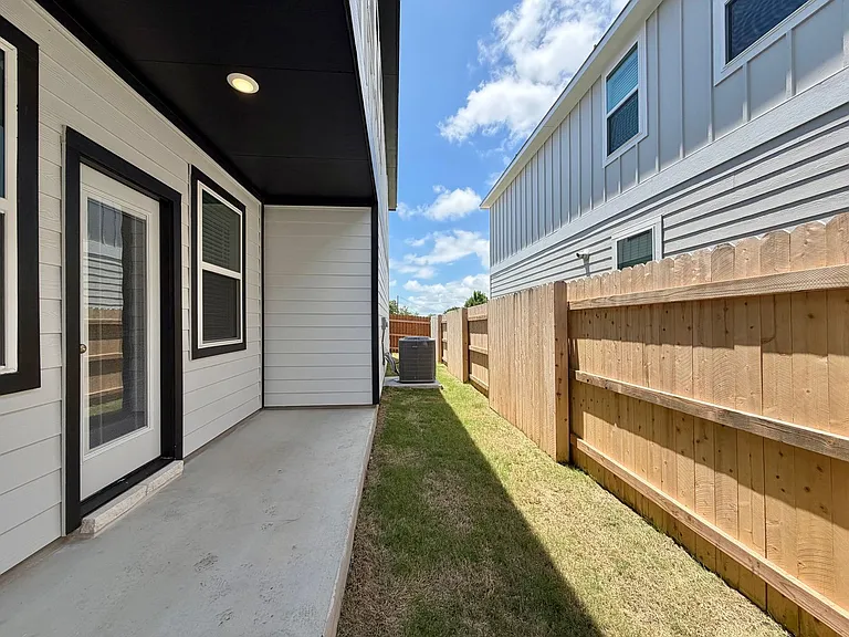 2235 Oscar Eli Way — Photo 7