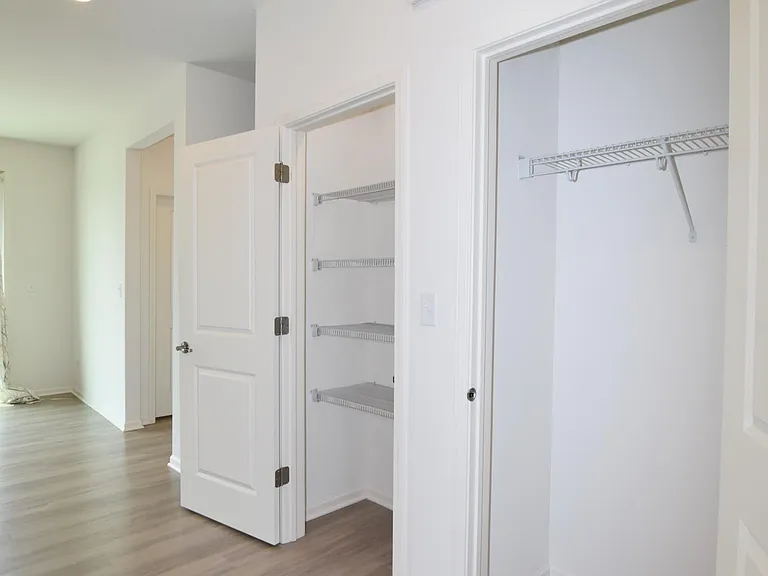 2945 Showplace Dr — Photo 15