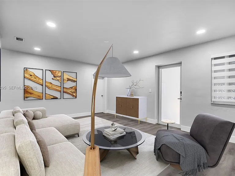 648 South Dr — Photo 3