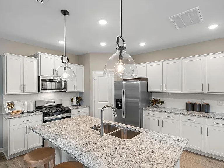 625 Branthurst Dr — Photo 2
