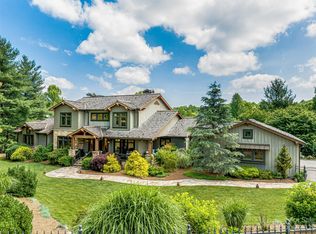 151 Berry Creek Dr, Flat Rock, NC 28731