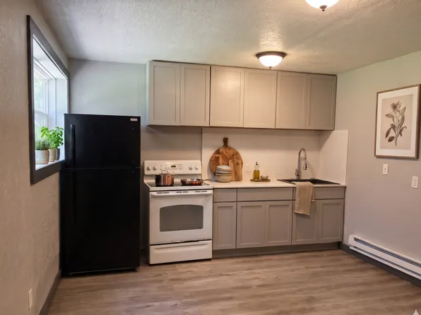 709 W 3rd St, 709 W 3rd St #3, Waterloo, IA 50701