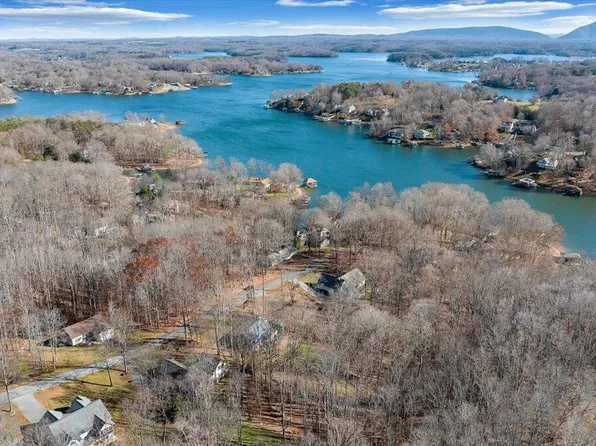 8 Leeward Way, Moneta, VA 24121