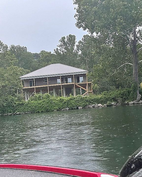 1st image of 810 Sunset Rd