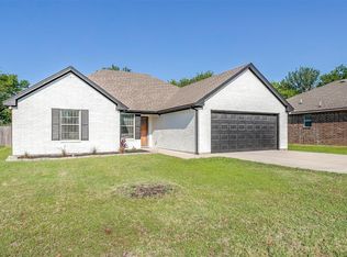 205 Shady Ln, Azle, TX 76020