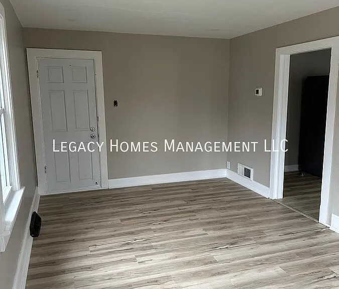 962 Lakeview Dr — Photo 8