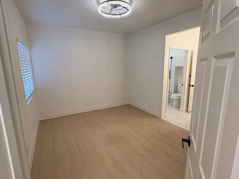 5620 Yolanda Ave #111 — Photo 6