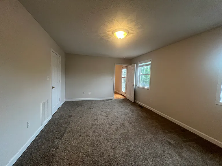 109 Estate Ln — Photo 11