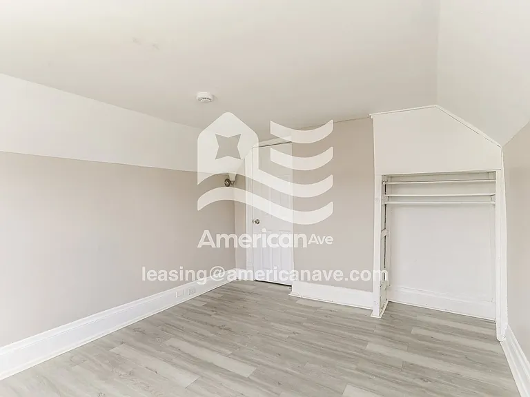 216295_010_bedroom_11.jpg