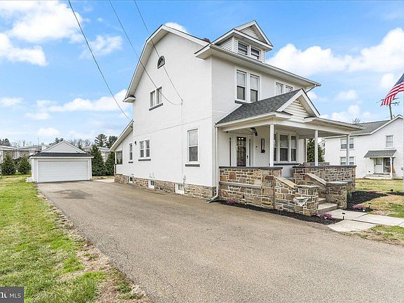 3rd image of 157 Pine St