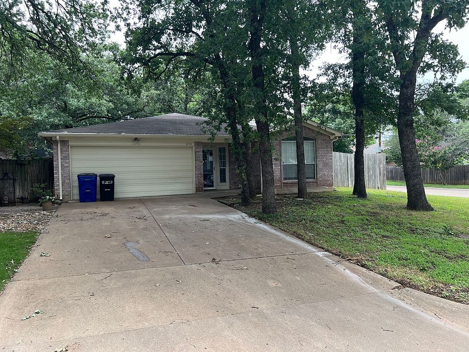 1st image of 1204 Cardinal Oaks Dr
