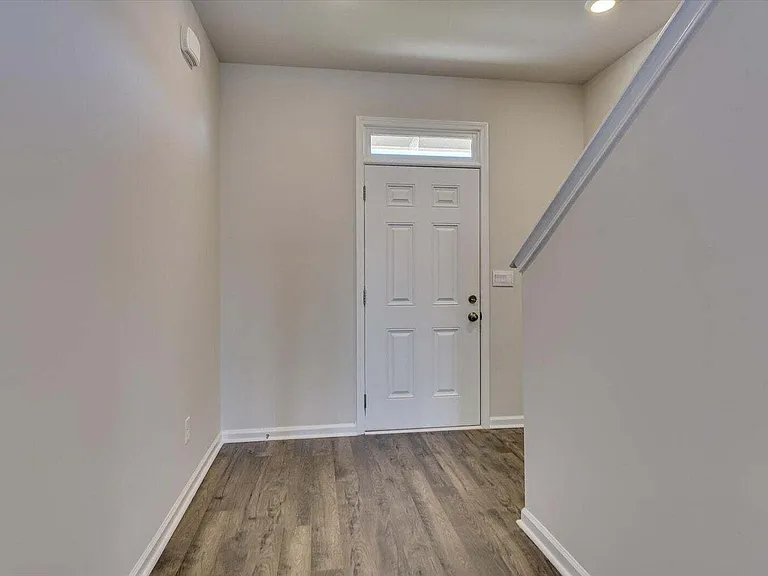 433 Whitby Ct — Photo 4