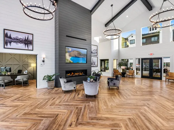 Karlo Lacey Apartments