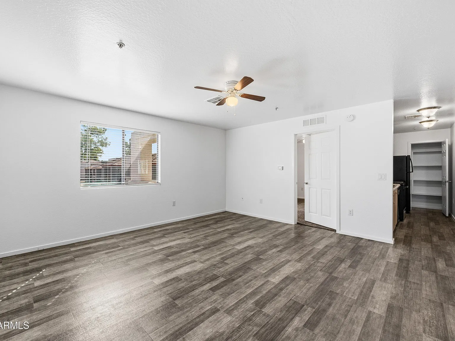 3 bed, 2.0 bath, 1064 sqft, $1,299 — Photo 3