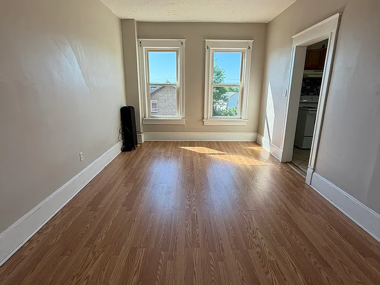 565 Main St #5 — Photo 3