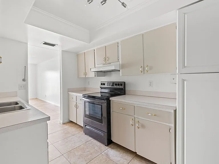 1166 6th Ave #B3 — Photo 9