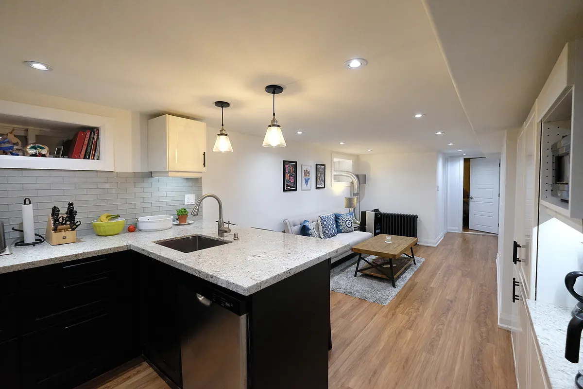 Building Photo - 326 High Park Ave #5