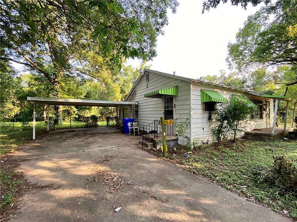 2nd image of 601 Dunbar St